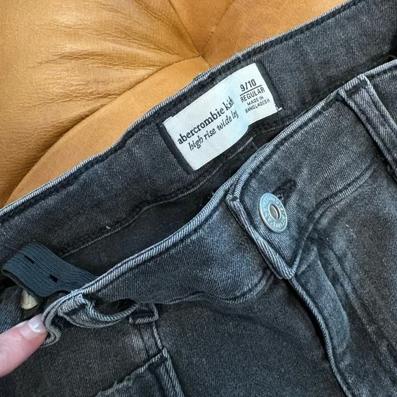 Abercrombie kids black cargo jeans. - Picture 4 of 5